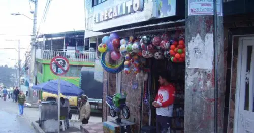 CACHARRERIA Y PAPELERIA EL REGALITO CACHARRERIA Y PAPELERIA EL REGALITO